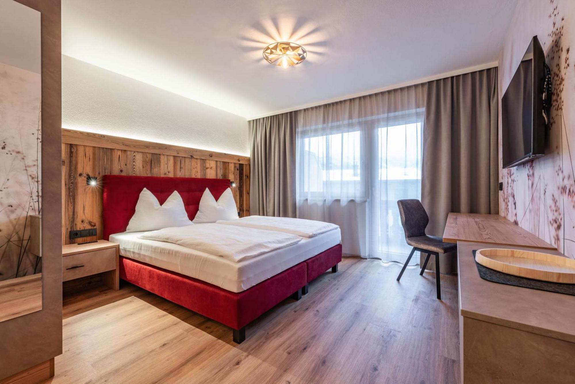 Montana Apartments Mayrhofen Buitenkant foto