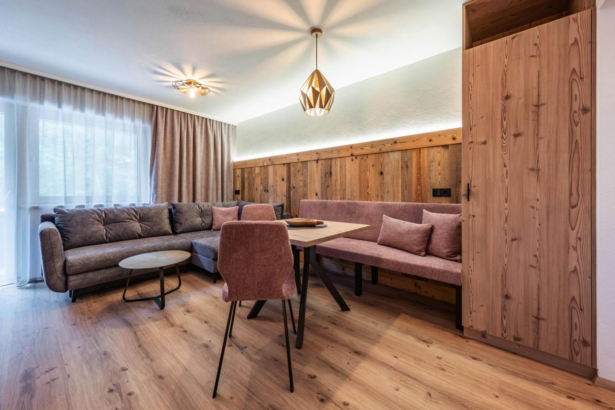 Montana Apartments Mayrhofen Buitenkant foto
